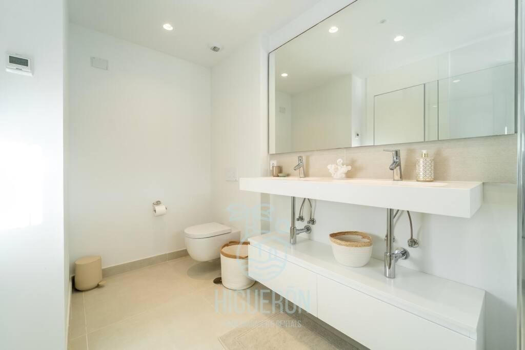 Higueronrentals Chloe By The Sea Apartment Málaga