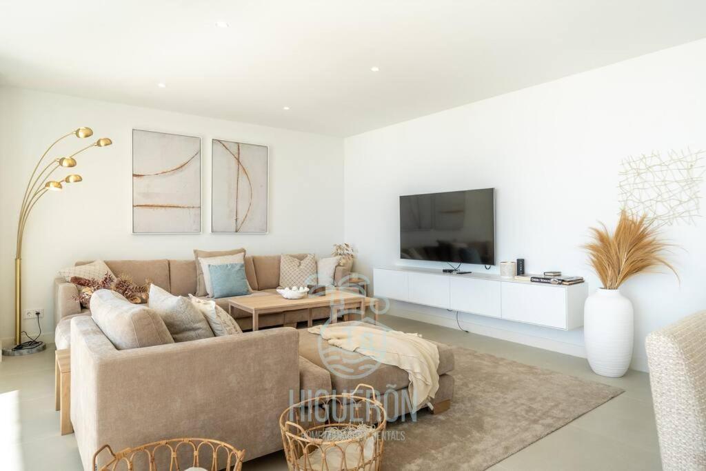 Higueronrentals Chloe By The Sea Apartment Málaga